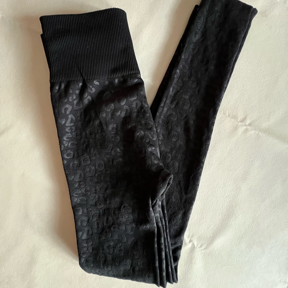Wonderly Black Leopard Fleece Leggings - Picture 3 of 7